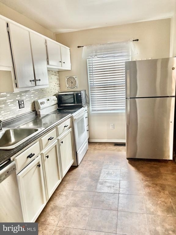 13 Mitnick Court - Photo 5