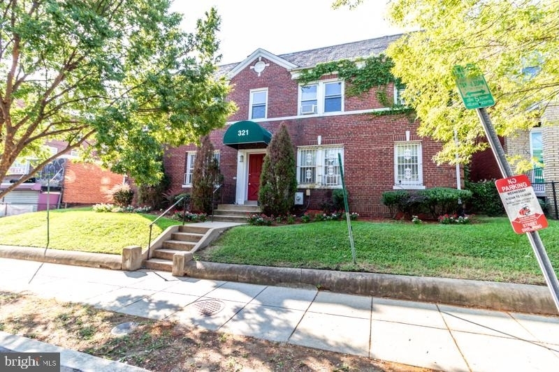 321 Adams Street Ne - Photo 0