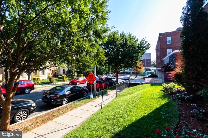 321 Adams Street Ne - Photo 4