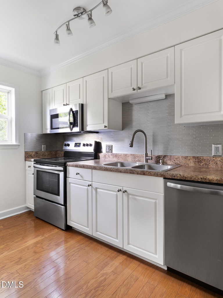 1513 E Franklin Street - Photo 10