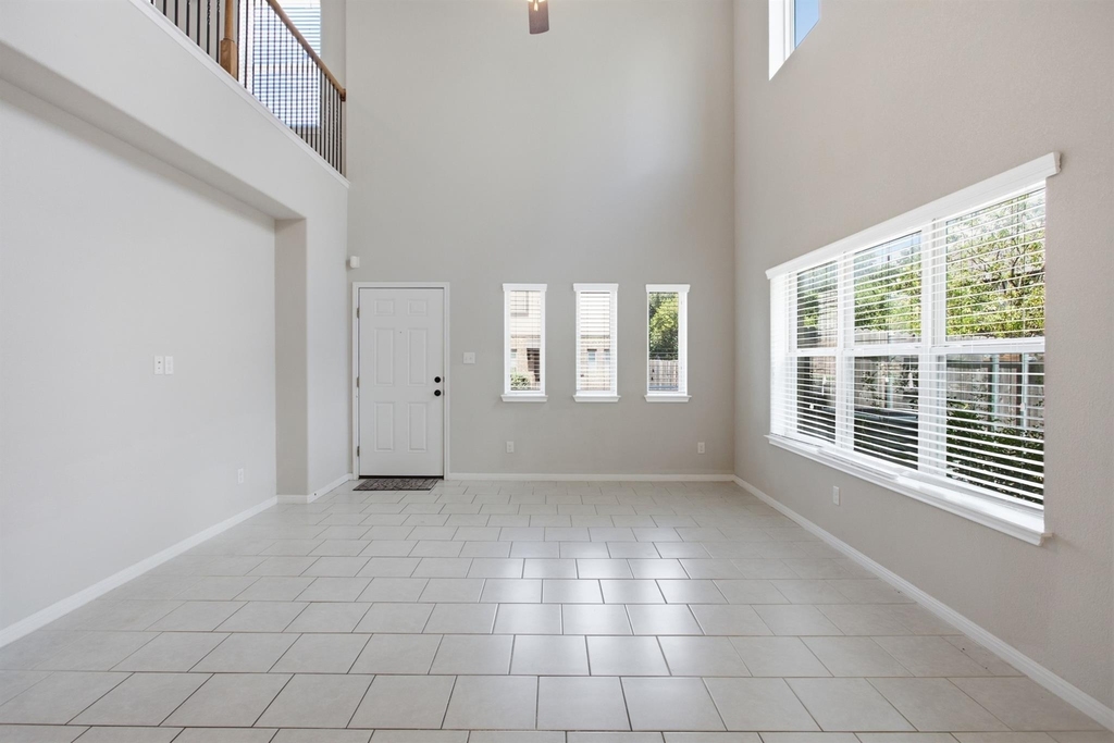 2304 S Lakeline Blvd - Photo 6