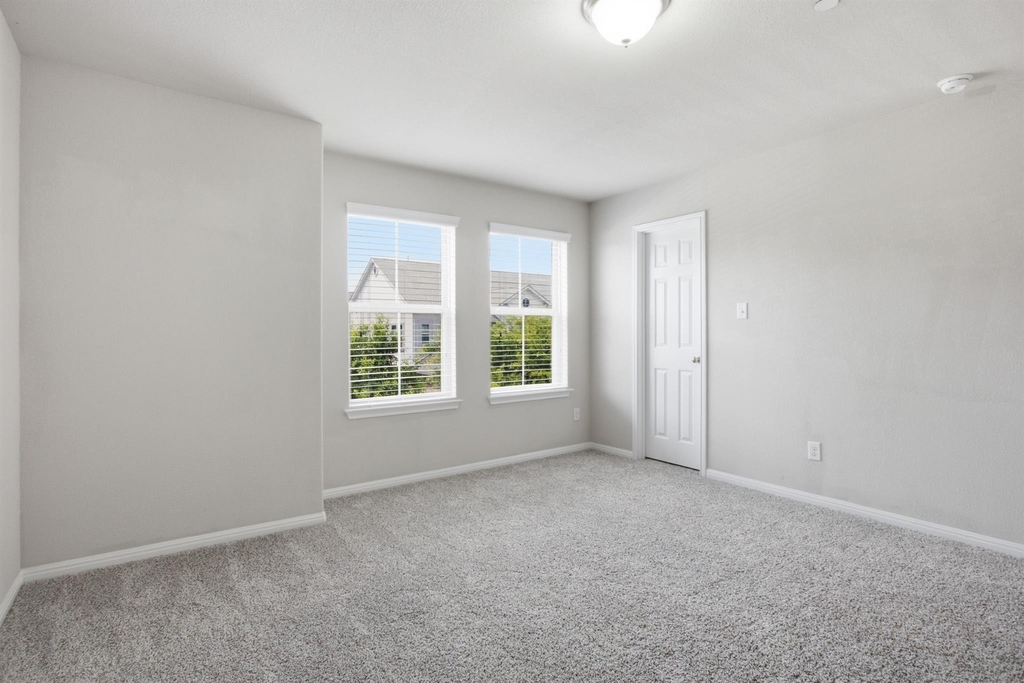 2304 S Lakeline Blvd - Photo 16