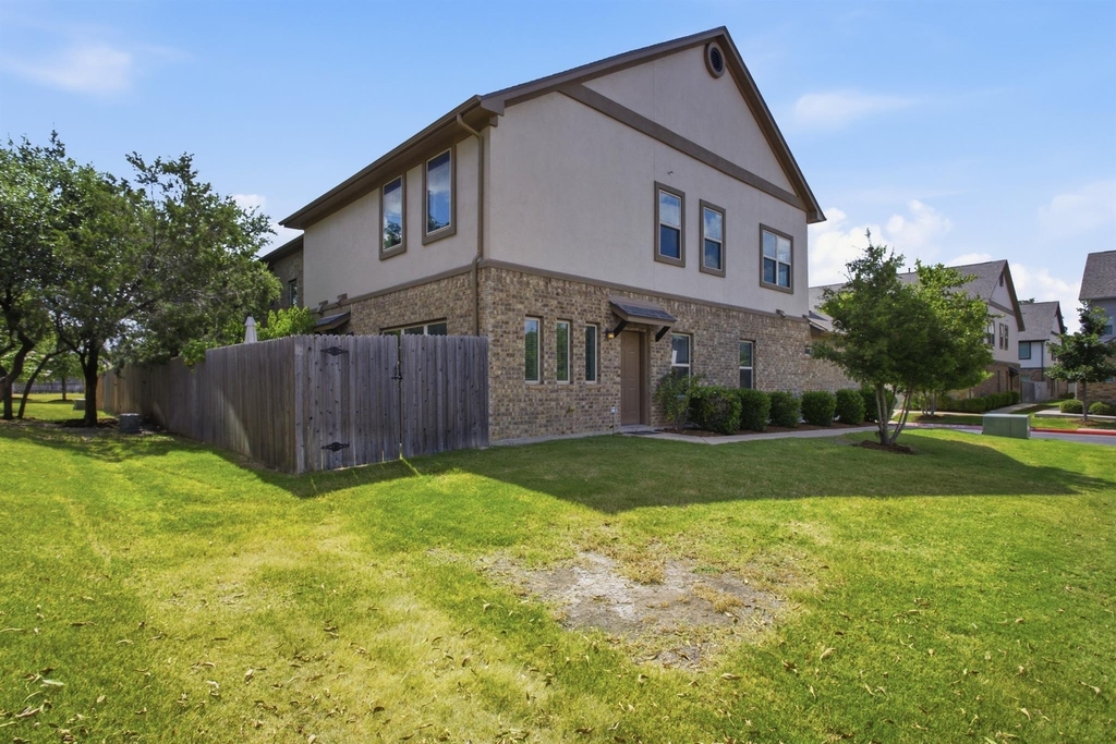 2304 S Lakeline Blvd - Photo 23