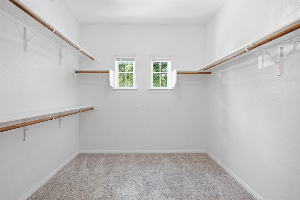 2304 S Lakeline Blvd - Photo 13