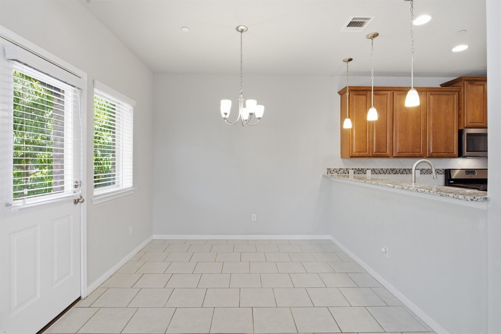 2304 S Lakeline Blvd - Photo 7