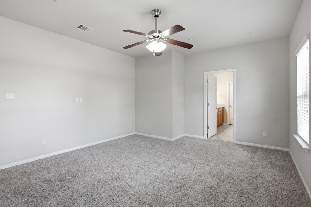 2304 S Lakeline Blvd - Photo 11