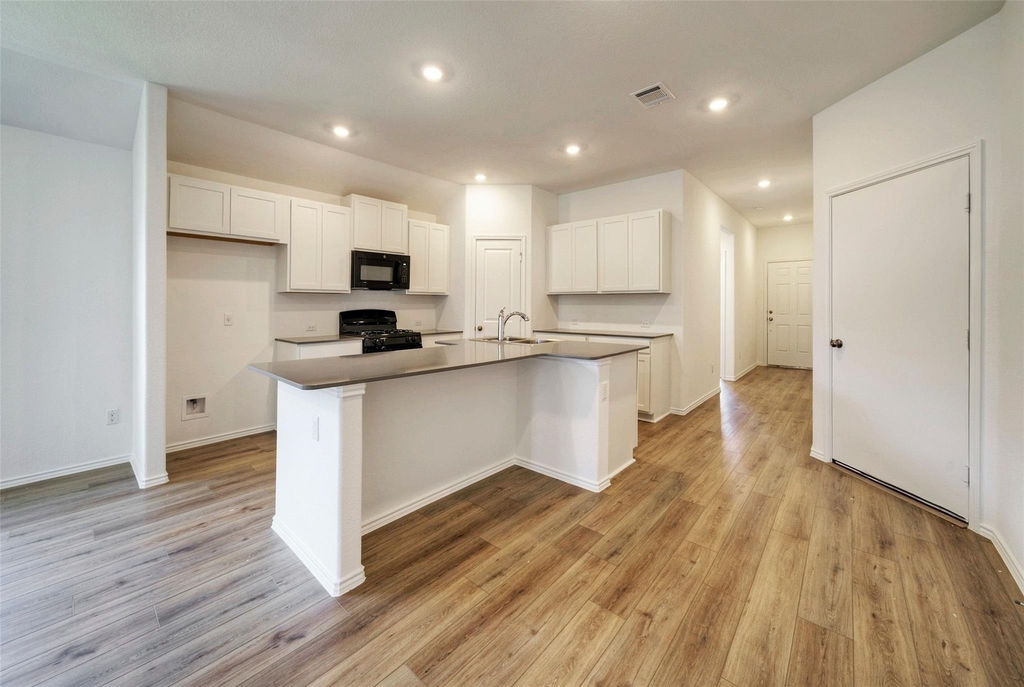 108 Montego St - Photo 5