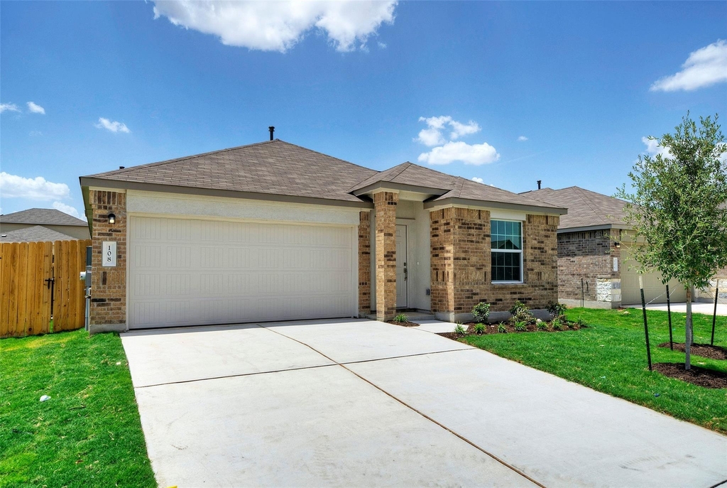 108 Montego St - Photo 1