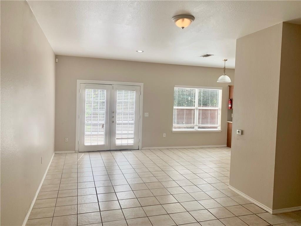 1121 Terry Dr - Photo 3