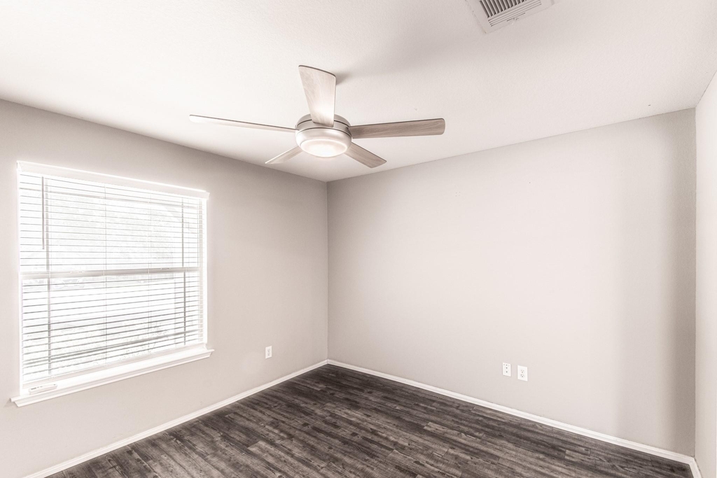 180 Onyx Lake Dr - Photo 8