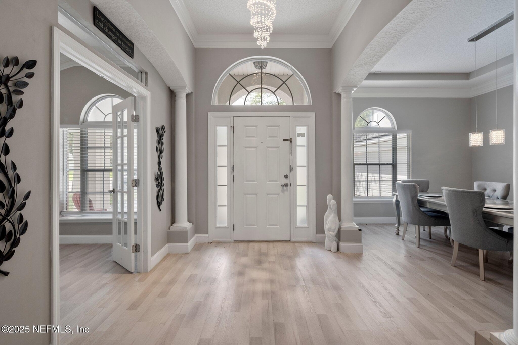 1816 Creekwood Lane - Photo 2