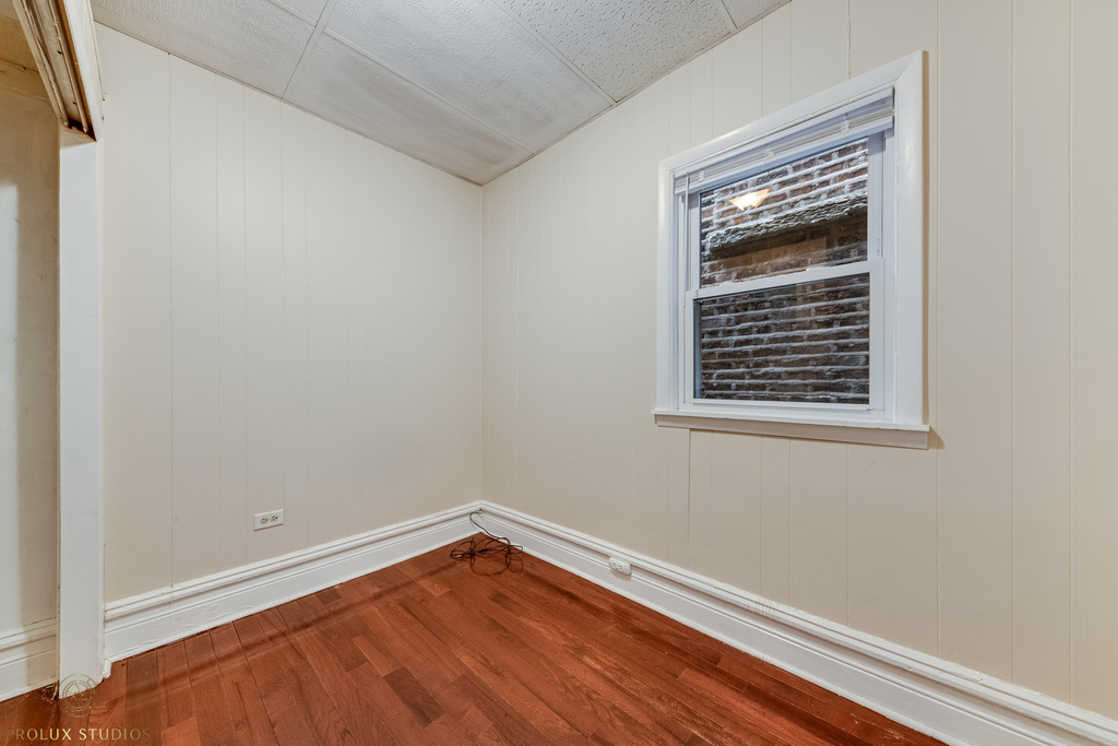 1012 S Oakley Boulevard - Photo 4
