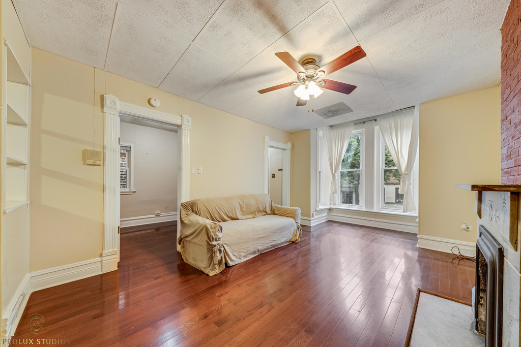 1012 S Oakley Boulevard - Photo 2