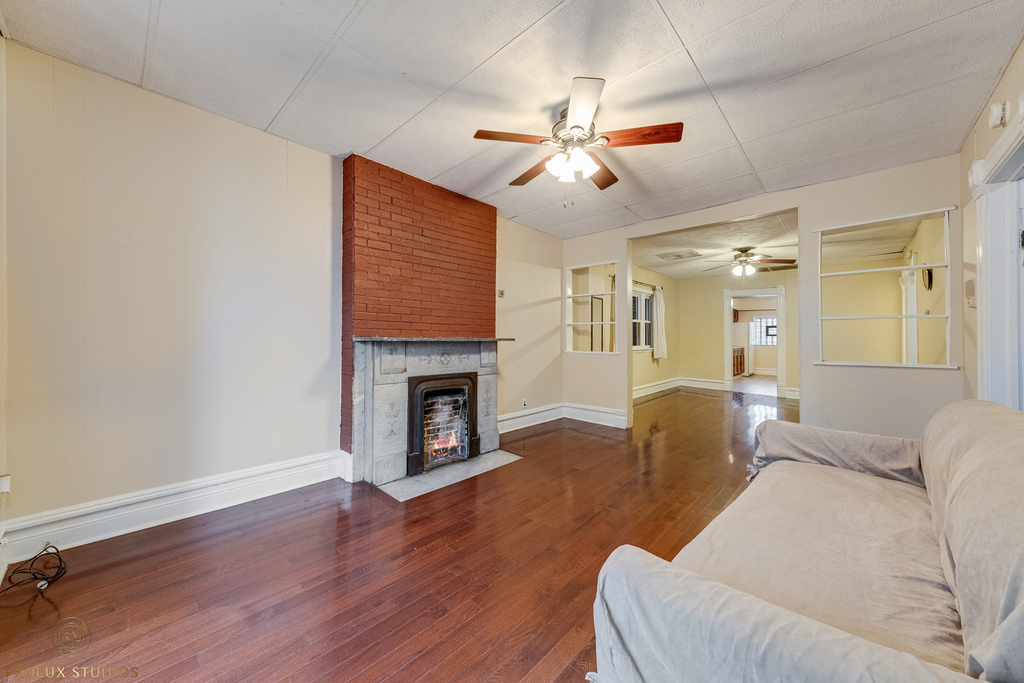 1012 S Oakley Boulevard - Photo 1