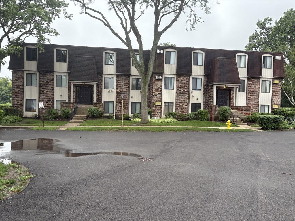 835 Waterview Circle - Photo 0