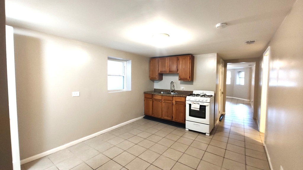 3643 S Hermitage Avenue - Photo 5