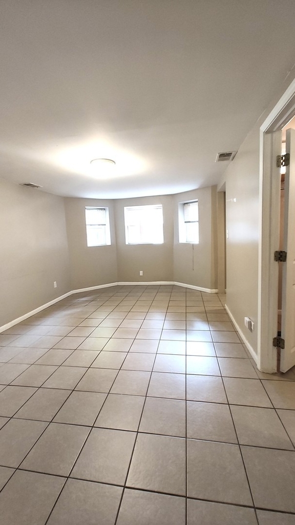 3643 S Hermitage Avenue - Photo 2