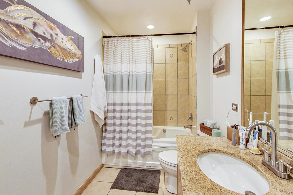312 N May Street - Photo 12