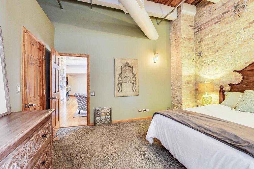 312 N May Street - Photo 16