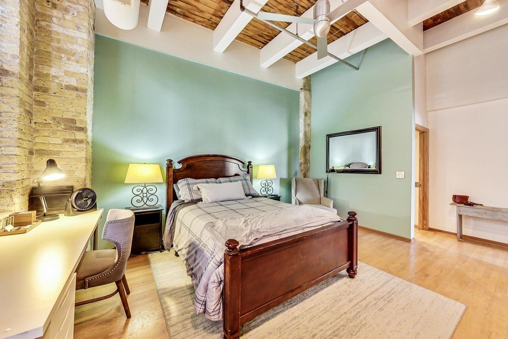 312 N May Street - Photo 9