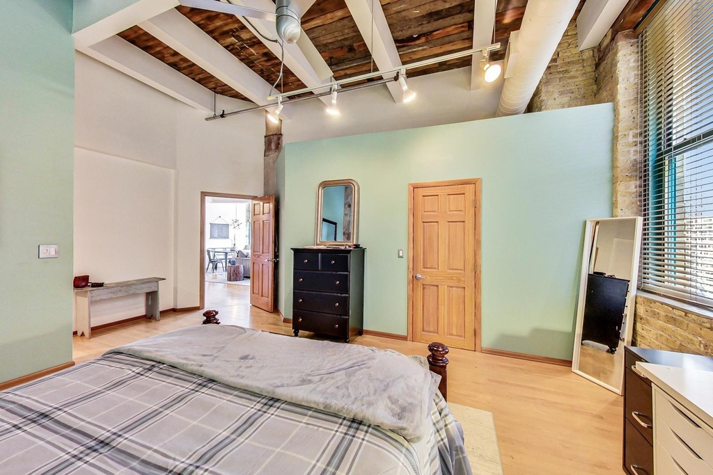 312 N May Street - Photo 11