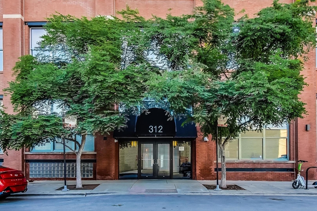 312 N May Street - Photo 1