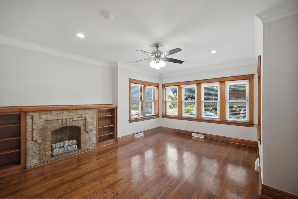 1906 Ridgeland Avenue - Photo 2