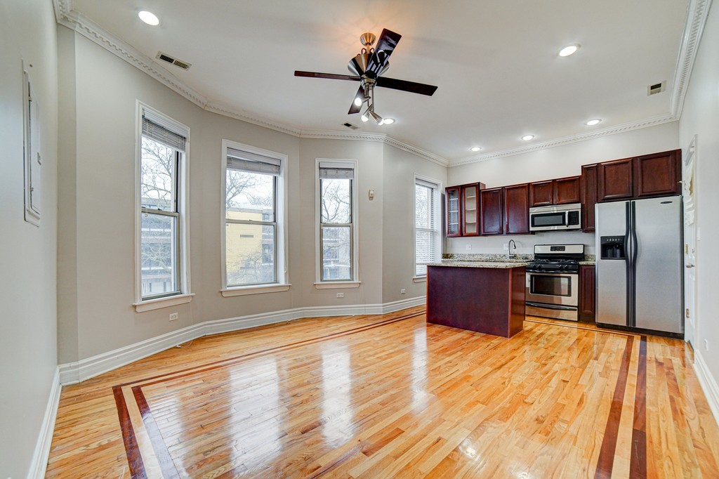 4858 S Prairie Avenue - Photo 3