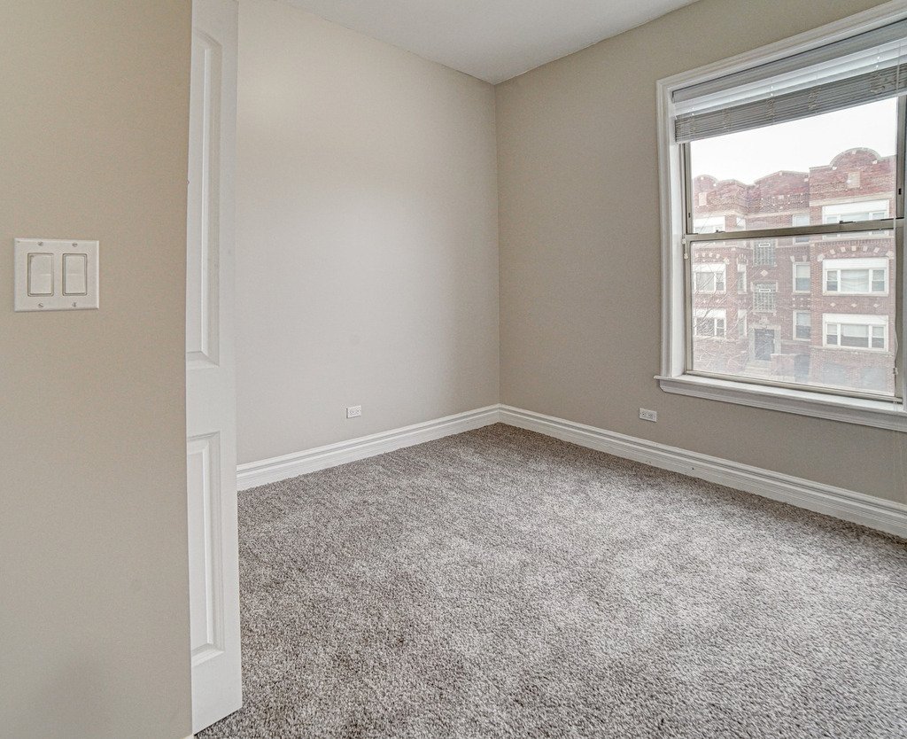 4858 S Prairie Avenue - Photo 11