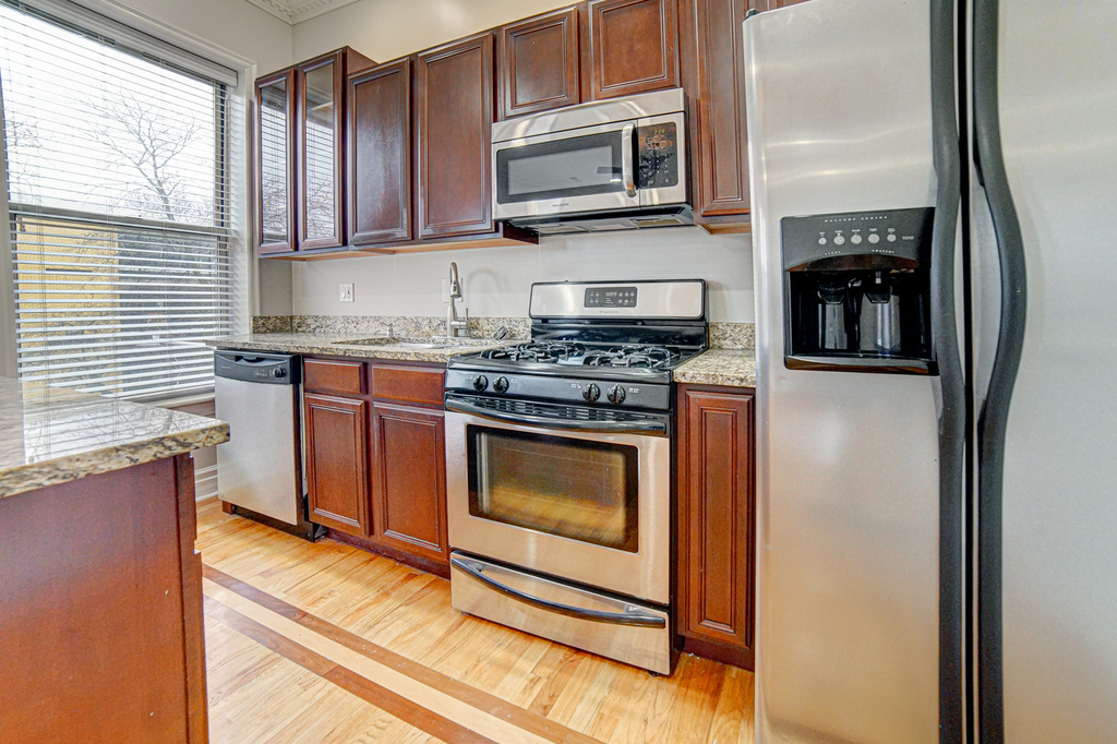4858 S Prairie Avenue - Photo 8