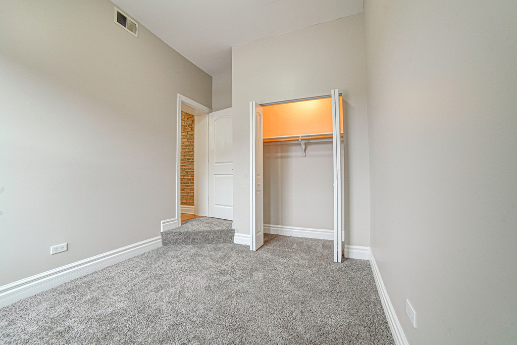 4858 S Prairie Avenue - Photo 10