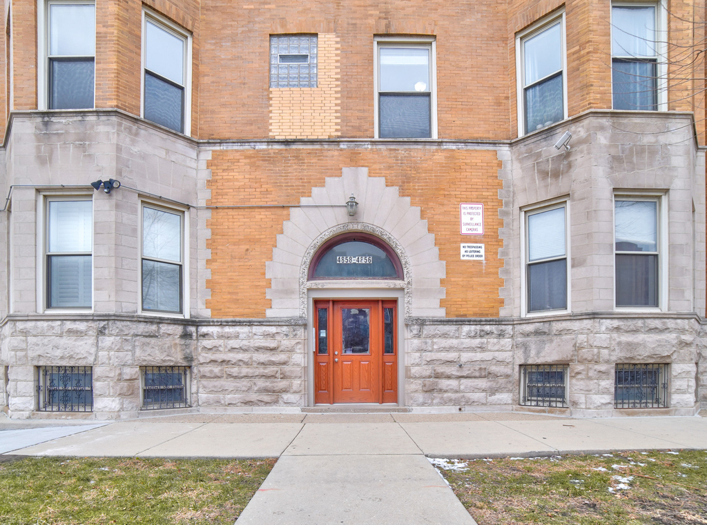 4858 S Prairie Avenue - Photo 0