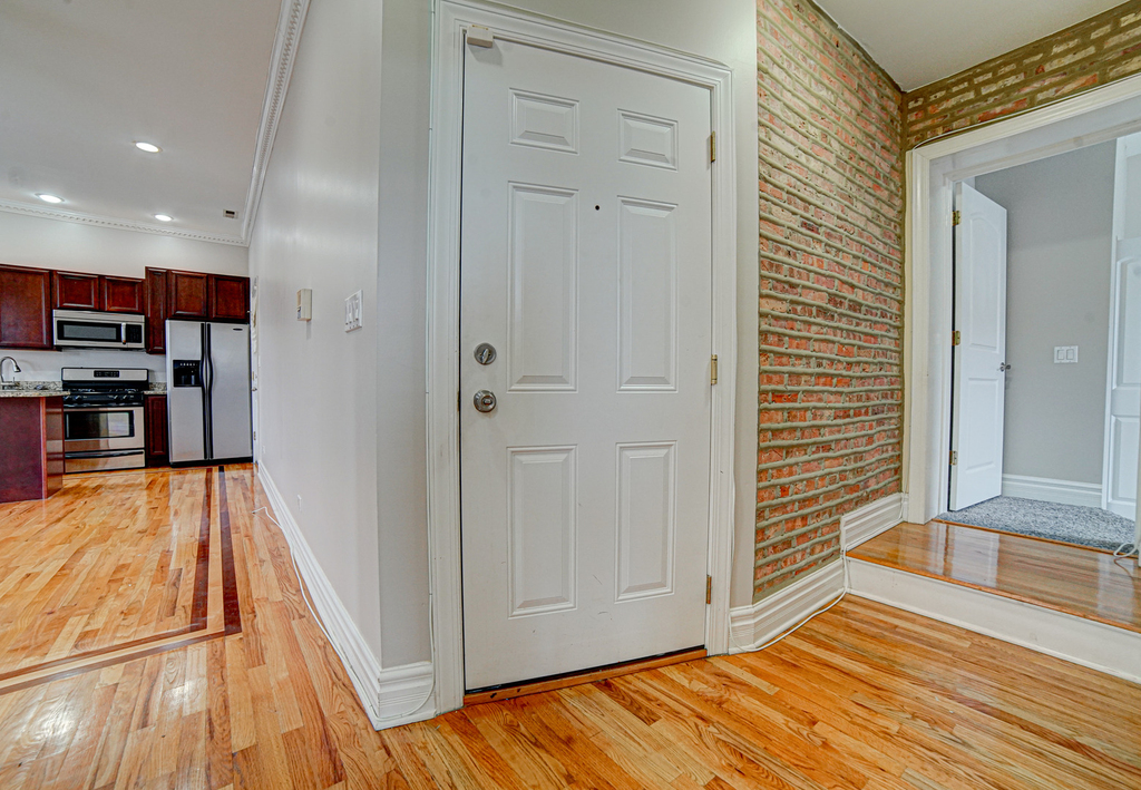4858 S Prairie Avenue - Photo 1