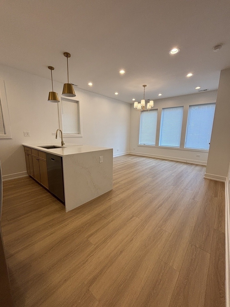 6042 S Eberhart Avenue - Photo 4