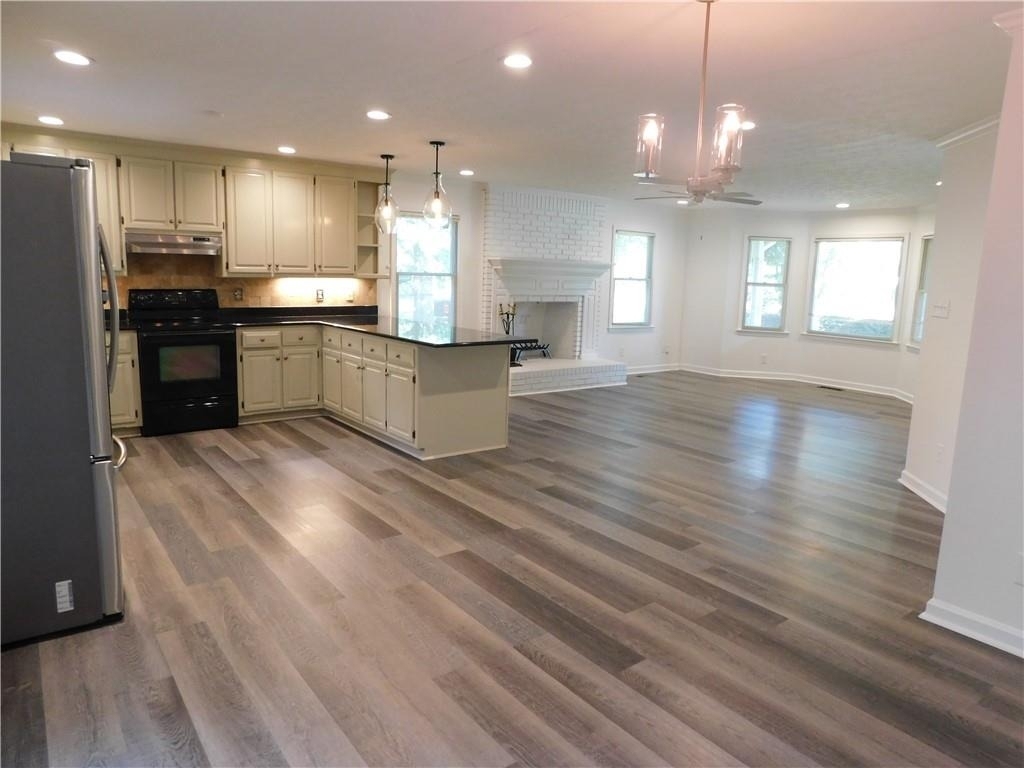 2460 Hinton Road - Photo 5