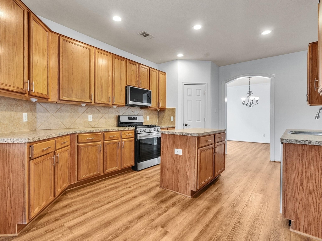 9915 Valance Way - Photo 10