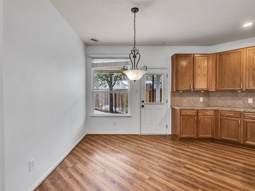 9915 Valance Way - Photo 8