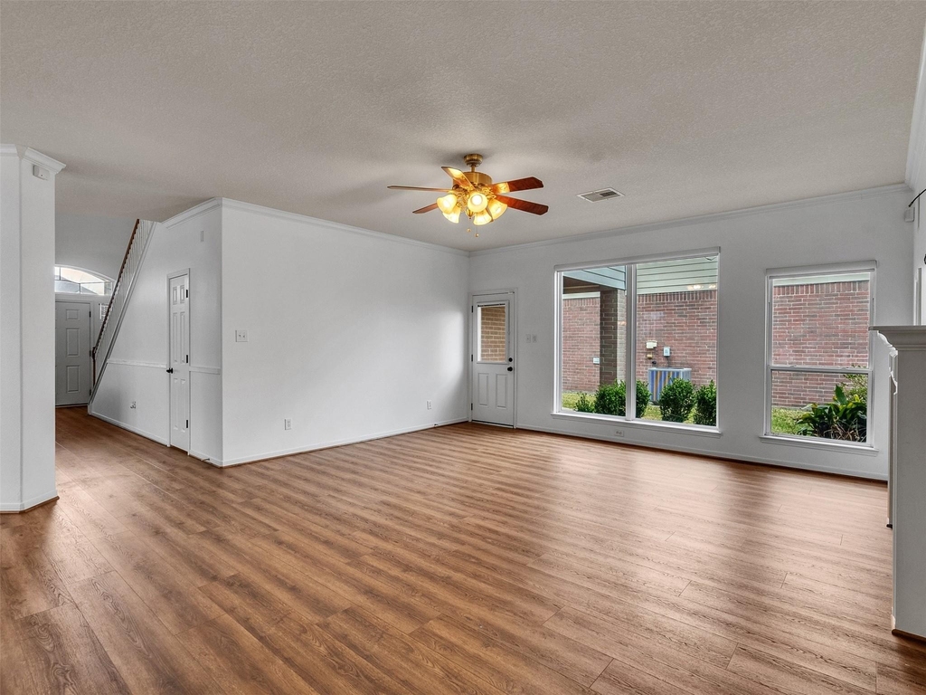9915 Valance Way - Photo 4