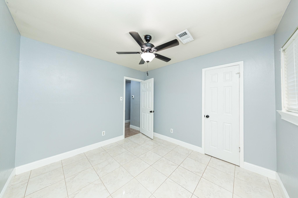 823 Parkhill Street - Photo 18