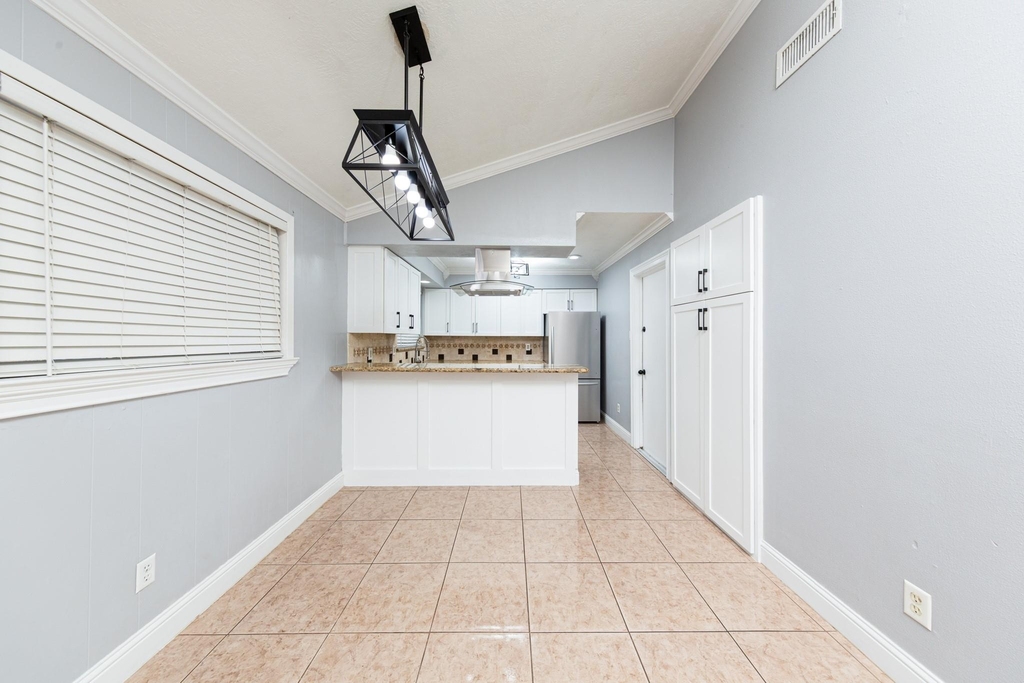 823 Parkhill Street - Photo 8
