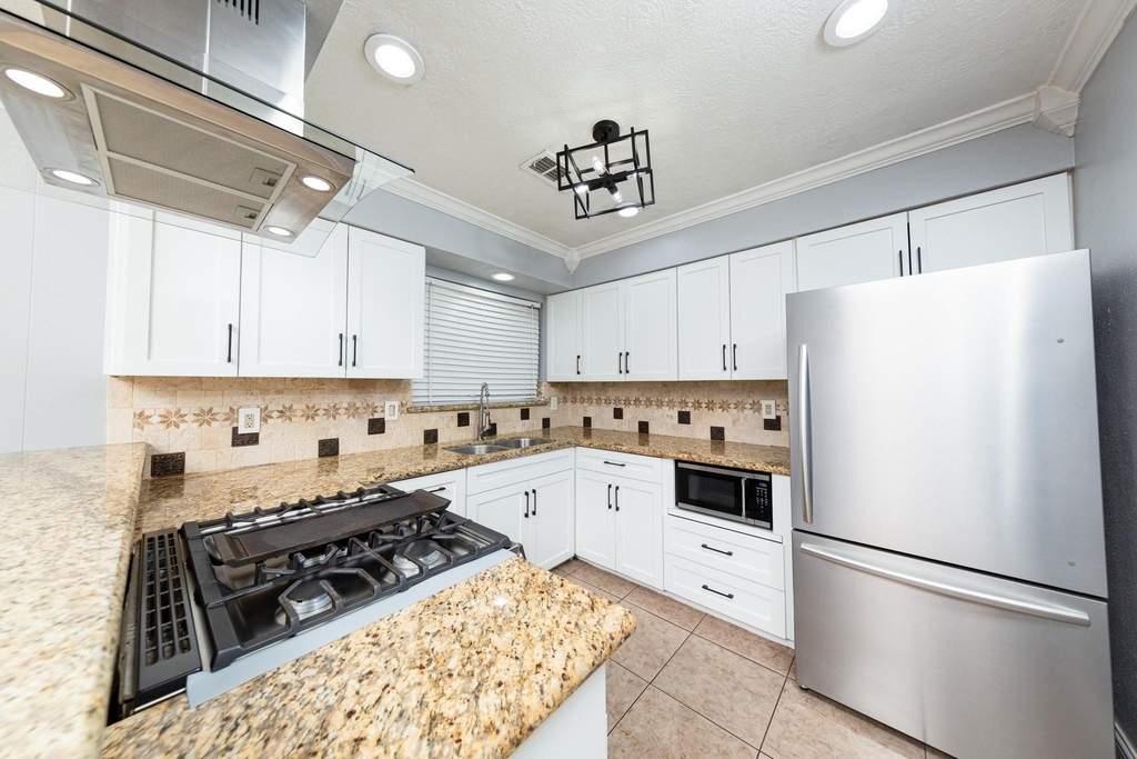 823 Parkhill Street - Photo 9