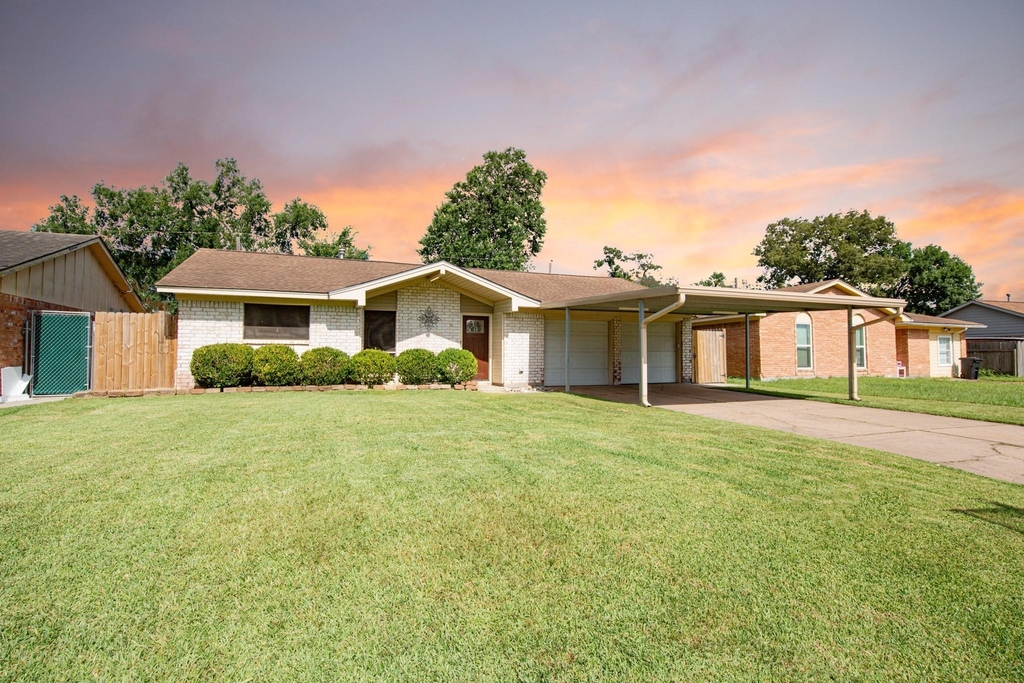 823 Parkhill Street - Photo 0