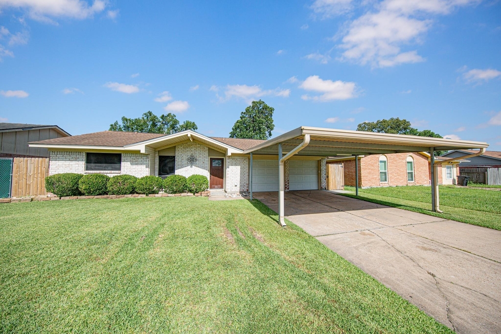 823 Parkhill Street - Photo 1