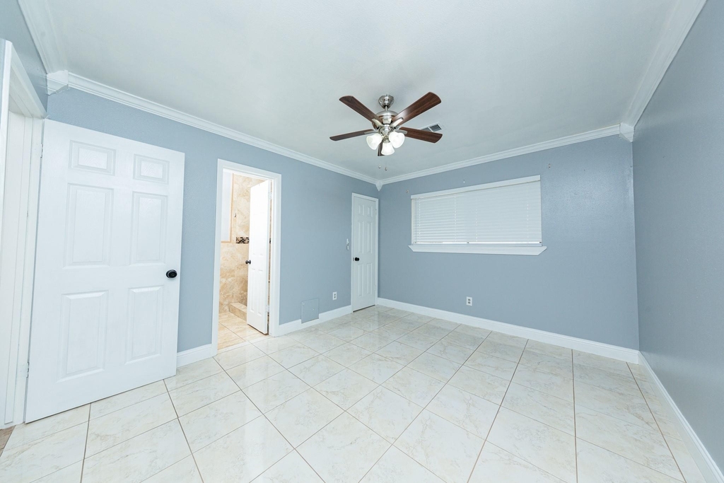 823 Parkhill Street - Photo 12