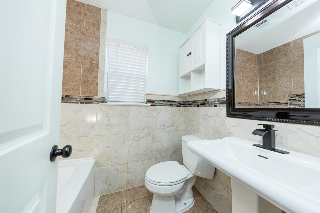 823 Parkhill Street - Photo 19