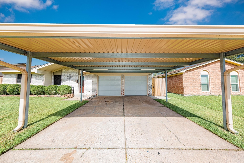 823 Parkhill Street - Photo 3