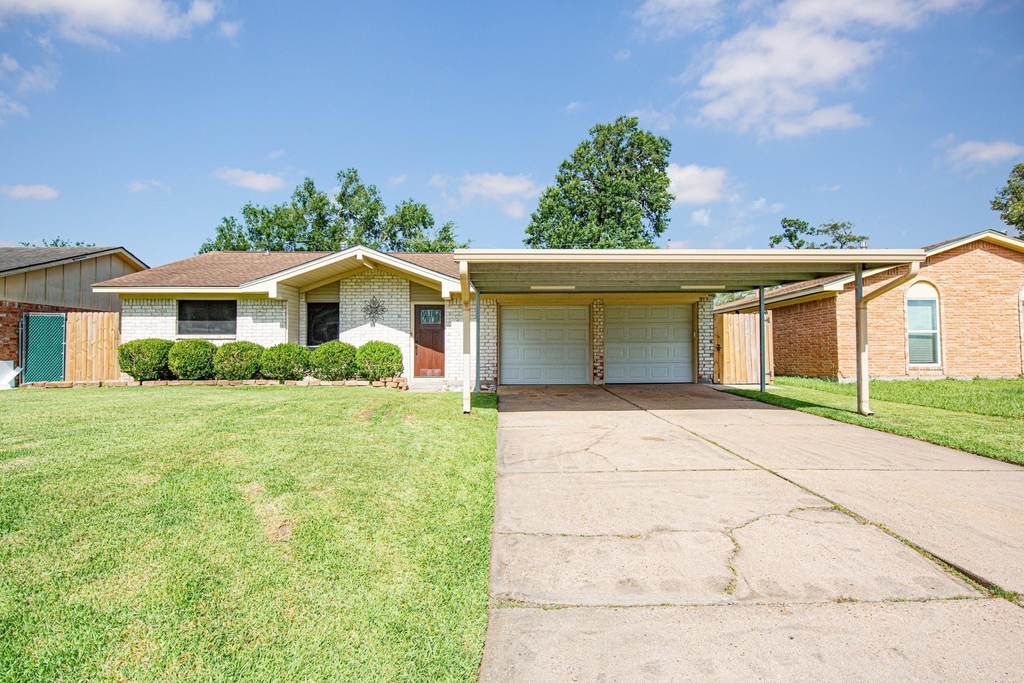 823 Parkhill Street - Photo 2