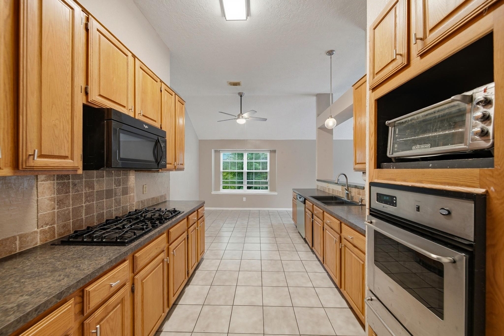 2004 Landing Boulevard - Photo 12