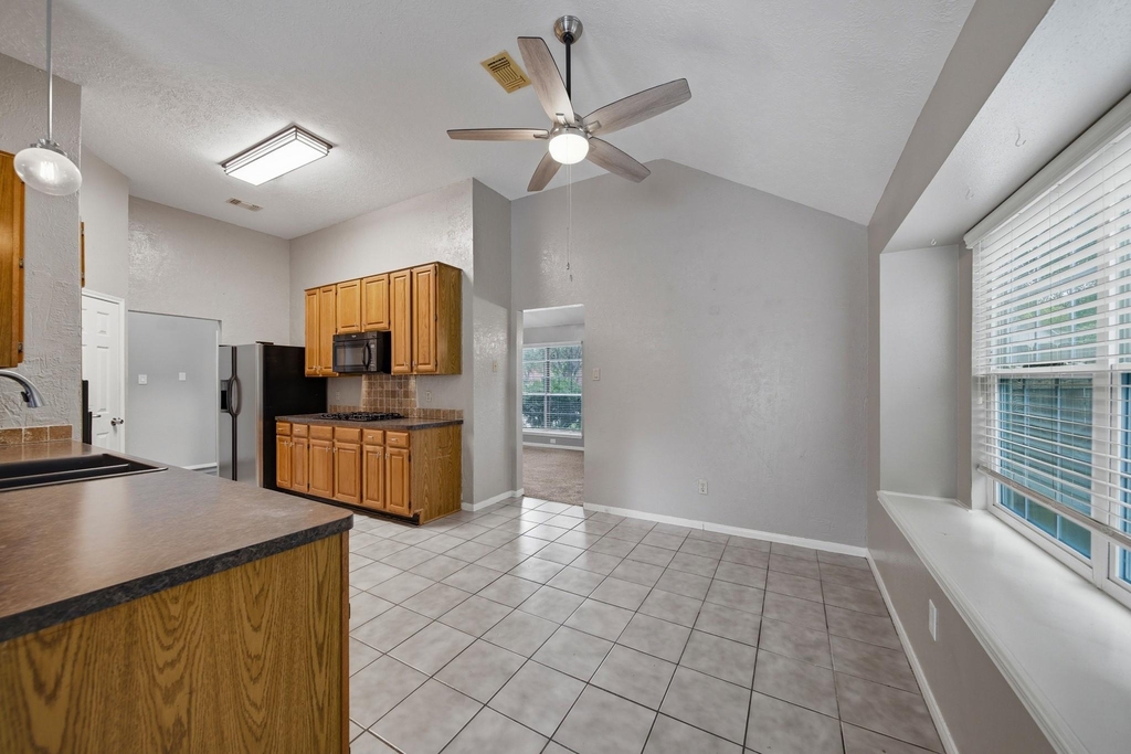 2004 Landing Boulevard - Photo 15