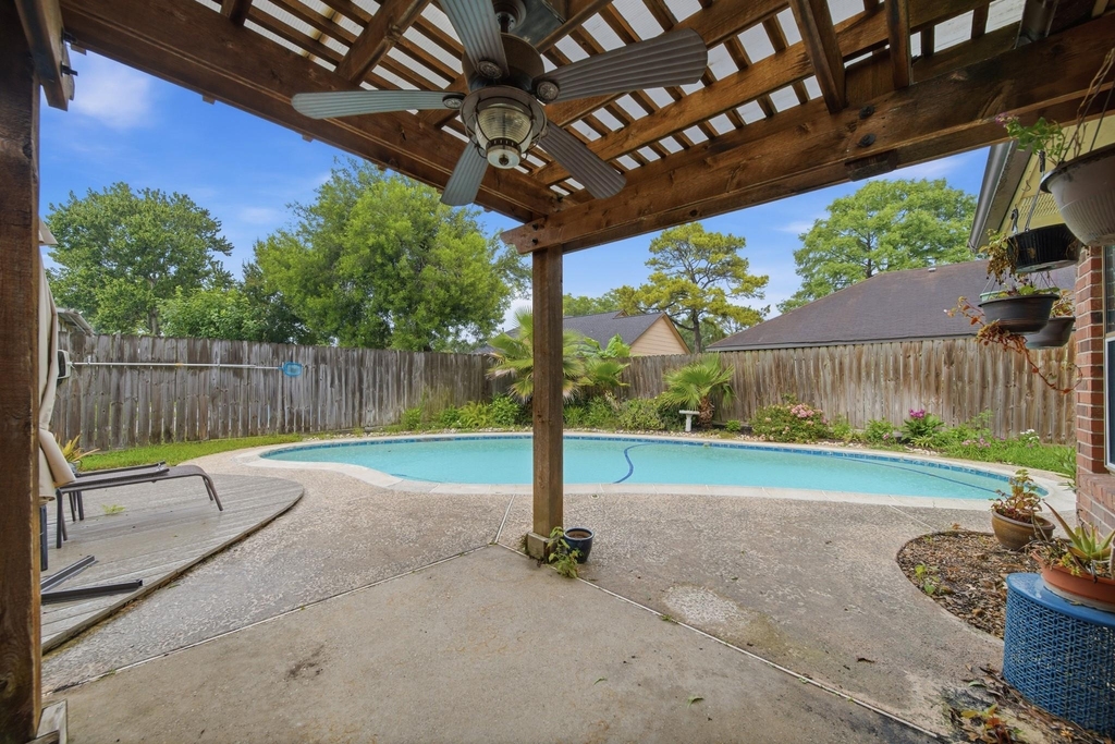 2004 Landing Boulevard - Photo 4